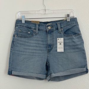 NWT Women’s Levi’s Mid-Length Shorts